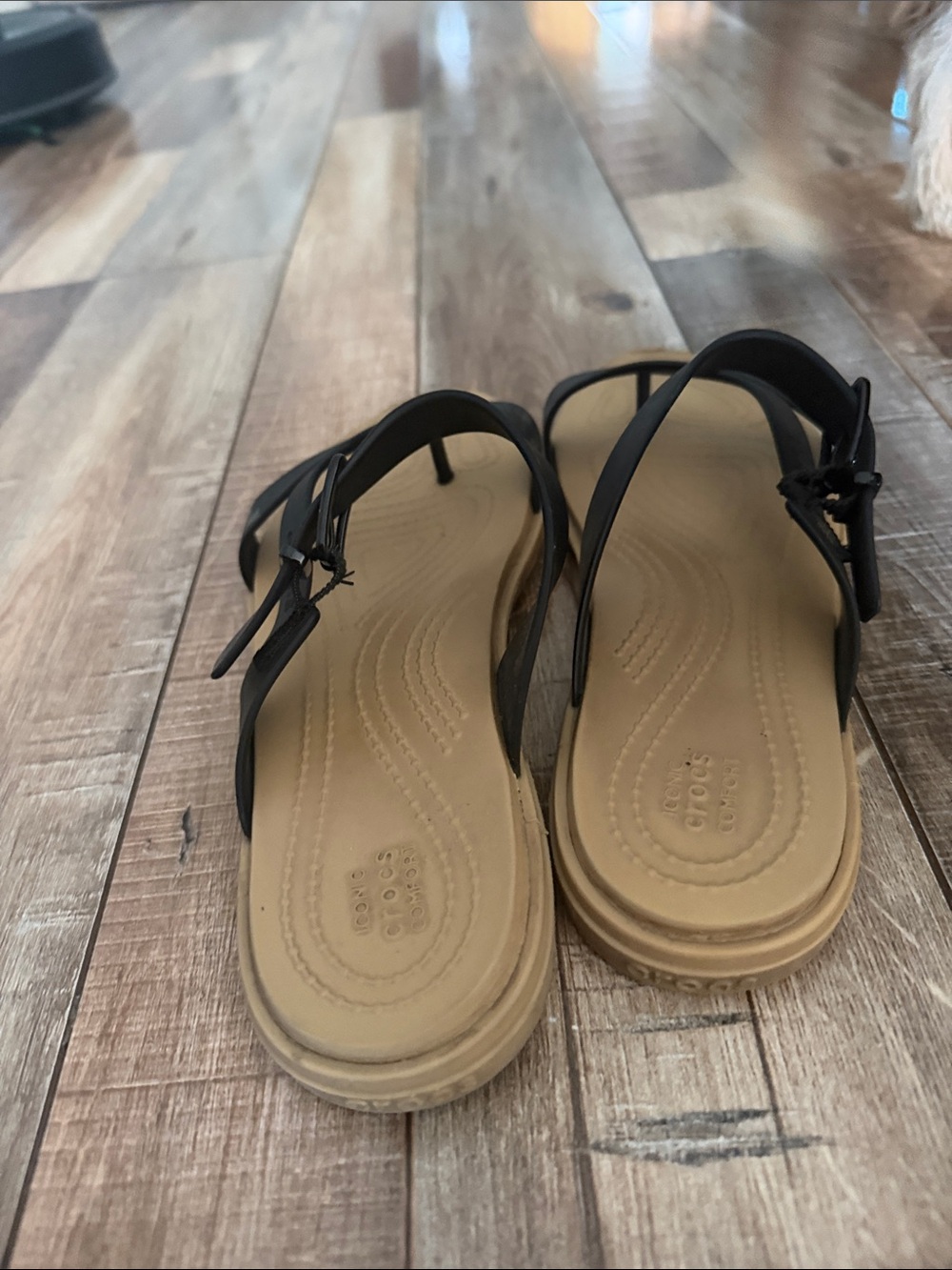 CROCS Women's Black Strap Toe-Post Sandals with Tan Footbed - Picture 2 of 3